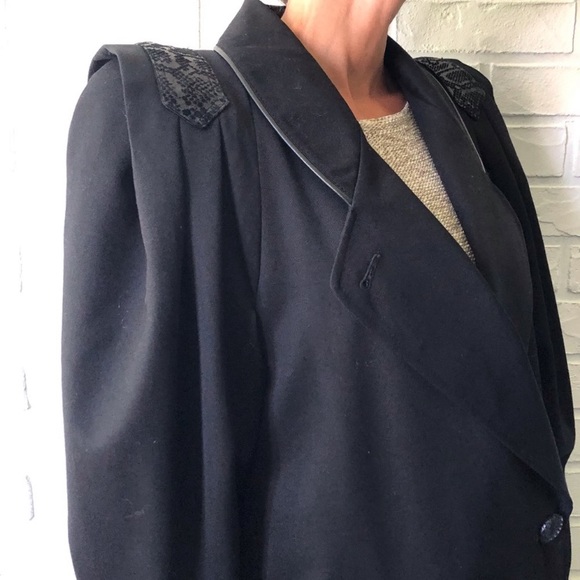 Absolutely gorgeous 80s Avant Garde Wool Coat - Picture 4 of 15